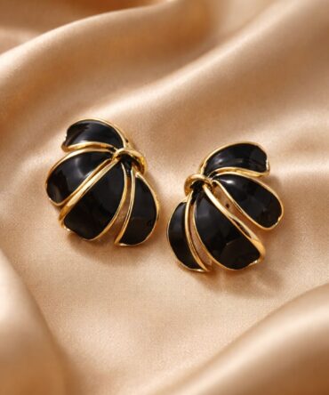 Petal whisper studs- black